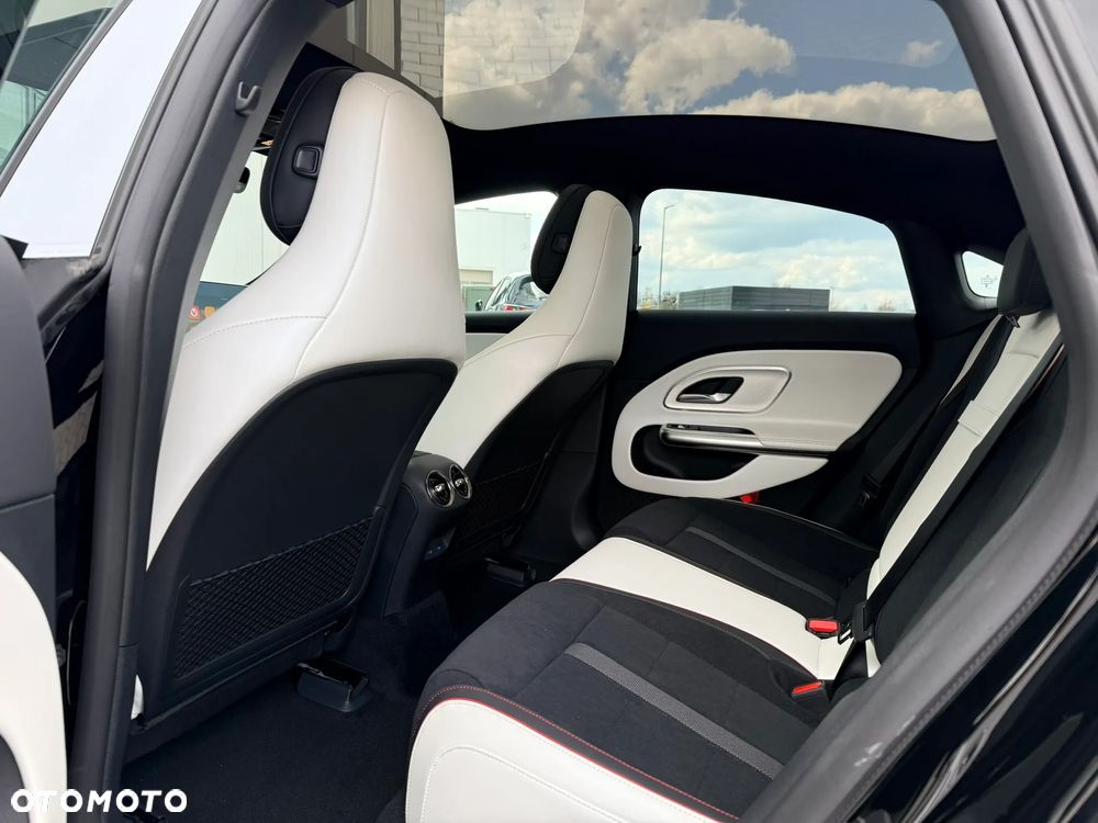 Mercedes-Benz CLA - 33