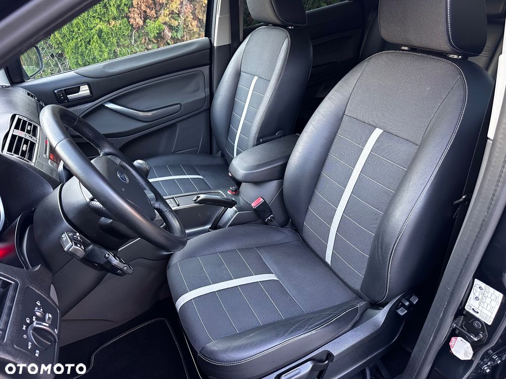Ford Kuga 2.0 TDCi 2x4 Titanium - 27