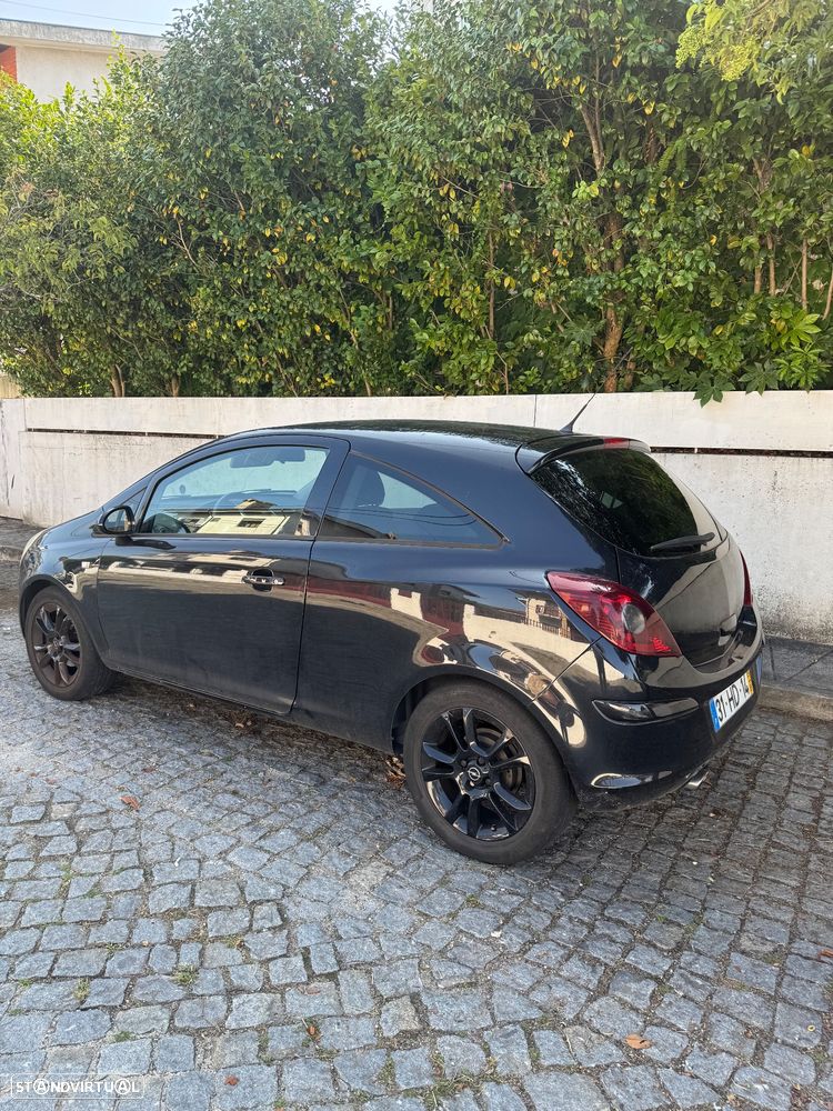 Opel Corsa 1.2 Black Edition - 1