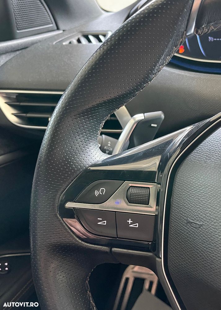 Peugeot 3008 1.2 PureTech 130 EAT8 GT - 18
