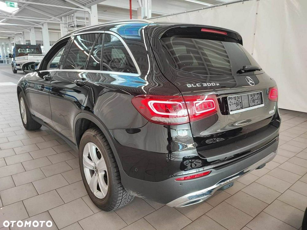 Mercedes-Benz GLC 300 e PHEV 4-Matic Avantgarde - 3