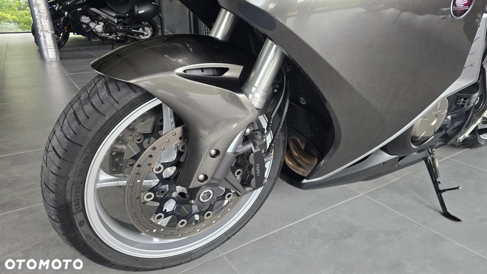 Honda VFR - 10