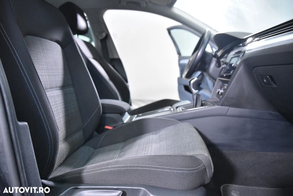 Volkswagen Passat - 12