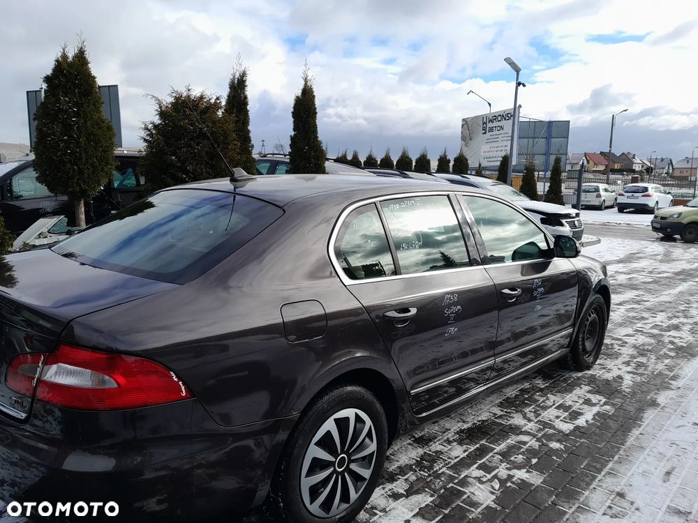 SKODA SUPERB II BŁOTNIK PRAWY TYLNY PTAWY TYŁ SEDAN ĆWIARA ĆWIARTKA KOLOR: LF8H - 1