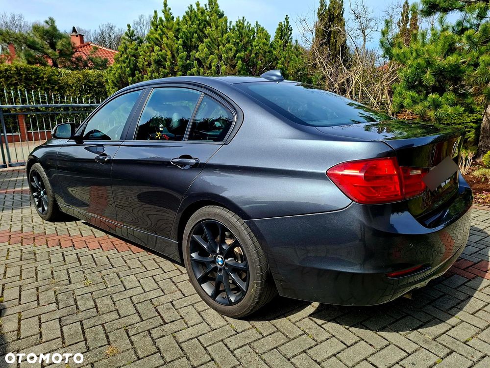 BMW Seria 3 320i - 3