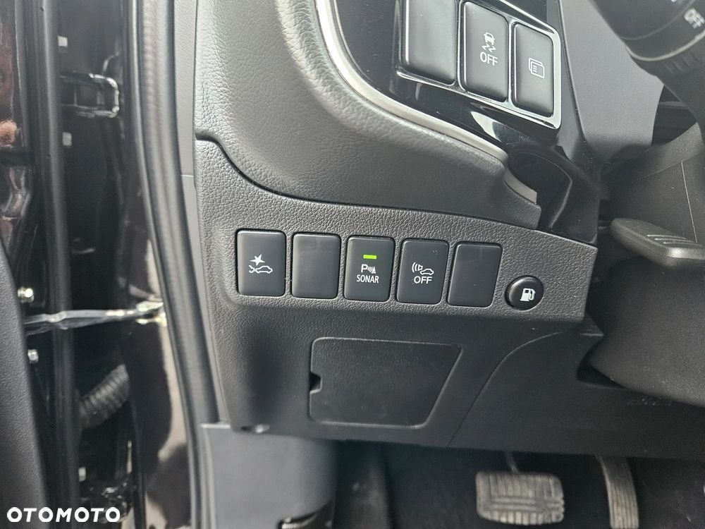 Mitsubishi Outlander 2.4 4WD Plus - 18