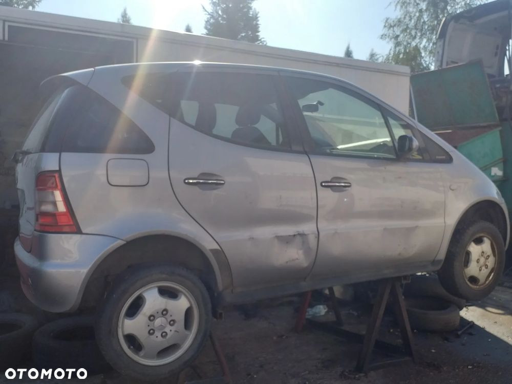 Auto na części - Mercedes W169 benzyna Silnik Skrzynia Drzwi Maska Klapa Błotnik Zderzak Lampa Szyba Klamka Lusterko Deska Kokpit