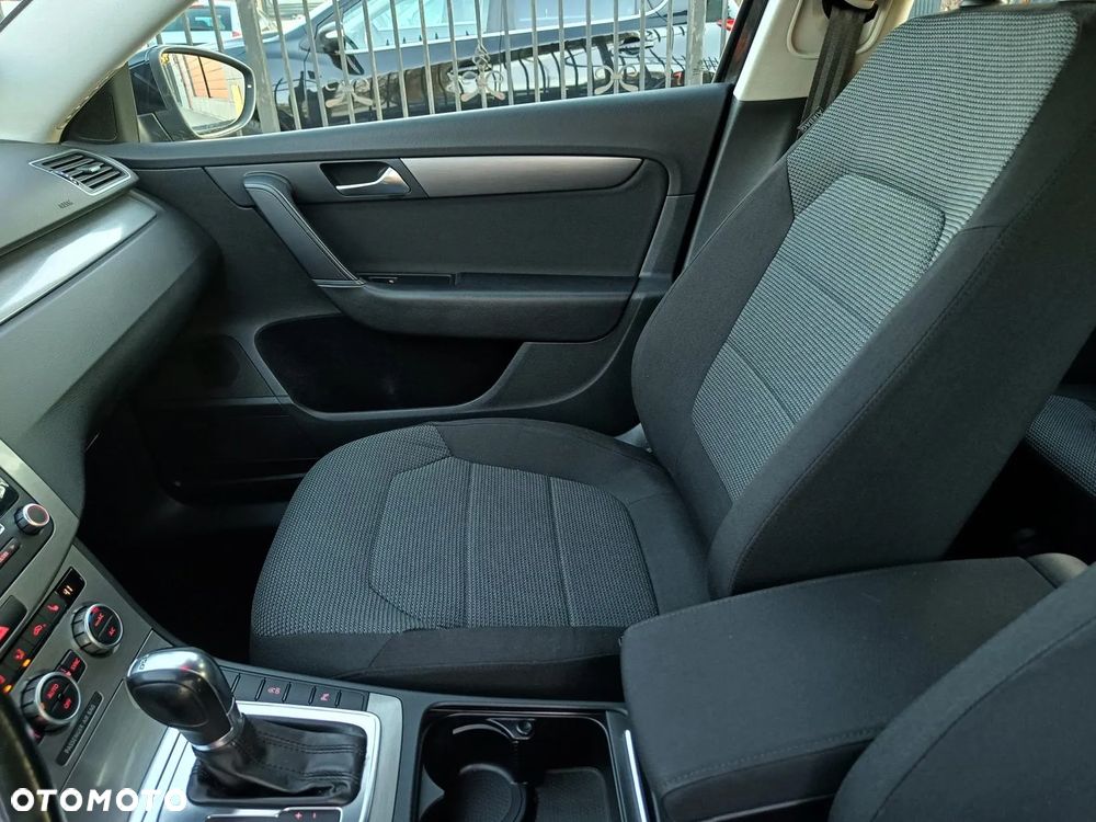 Volkswagen Passat 2.0 TDI DSG BlueMotion Technology Exclusive - 24