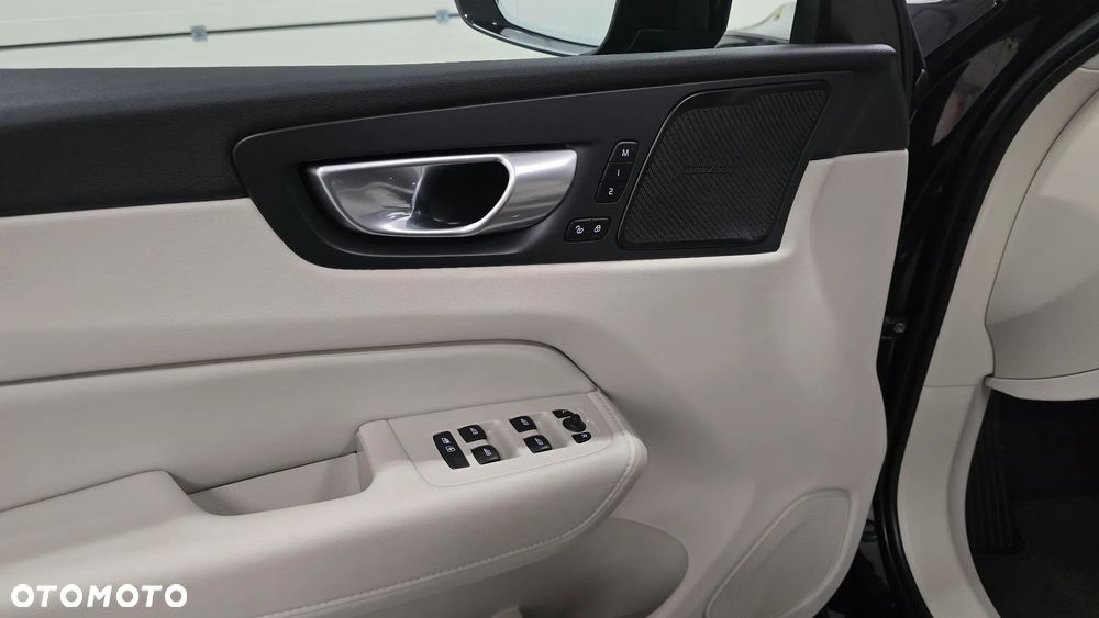 Volvo XC 60 B4 D Plus Dark - 14