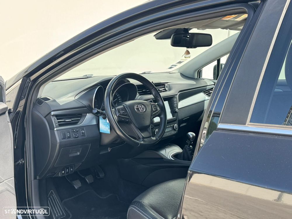 Toyota Avensis SW 2.0 D-4D Luxury+Navi - 25