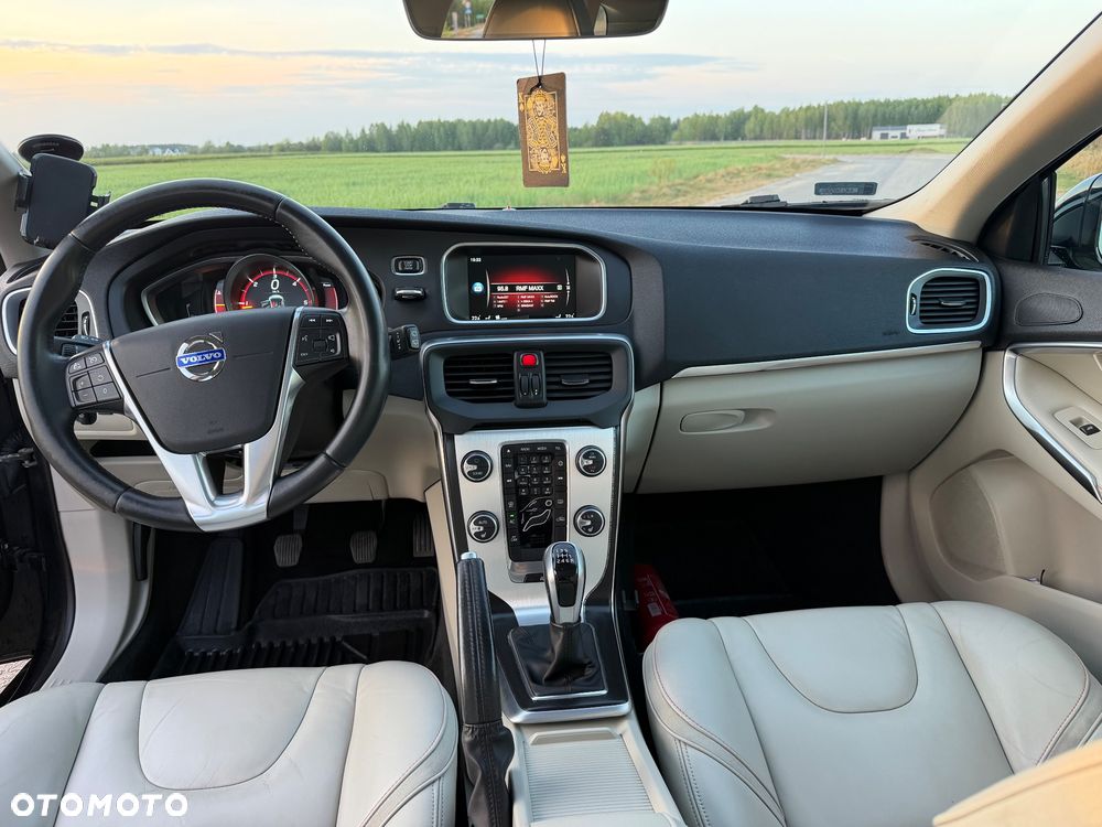 Volvo V40 D2 Drive-E Ocean Race - 9