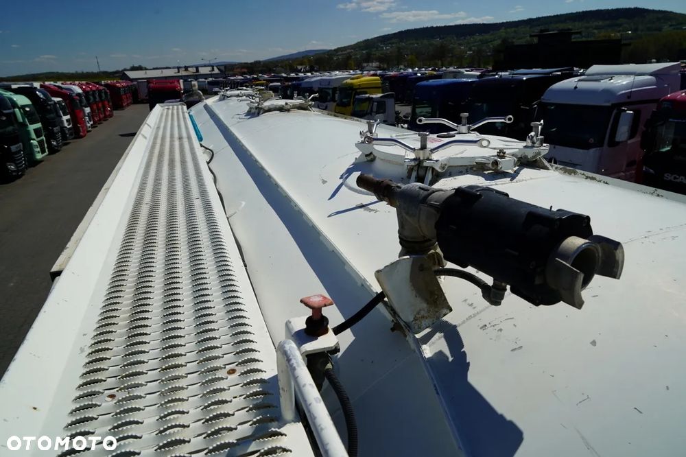 Spitzer CEMENTONACZEPA / 37 000 L / SILOS / 3 KOMORY / OSIE SAF / ALUFELGI - 14