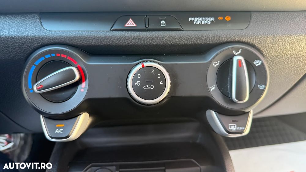 Kia Stonic 1.0 T-GDI HP 7DCT Urban - 14