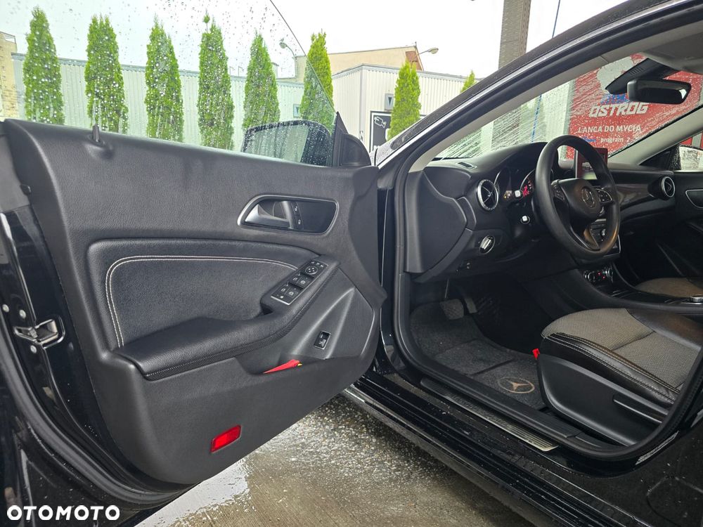 Mercedes-Benz CLA 180 7G-DCT - 11