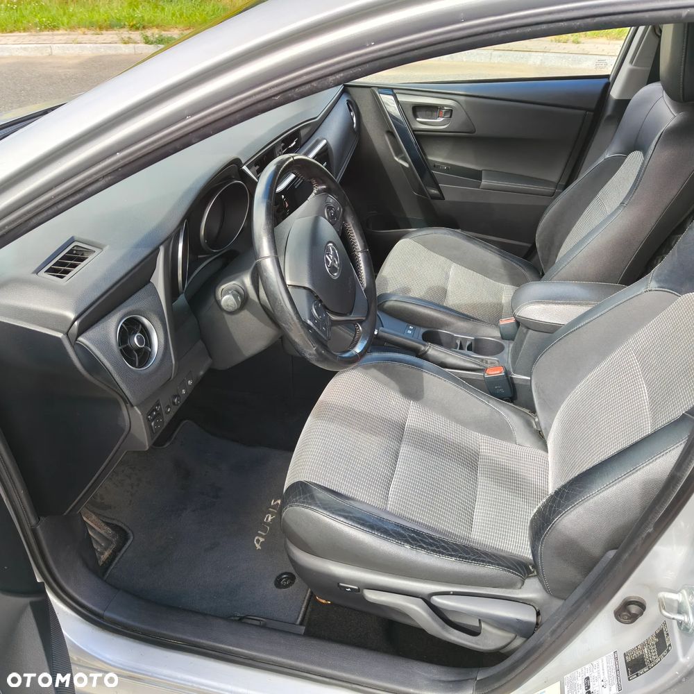 Toyota Auris Hybrid 135 Prestige - 16