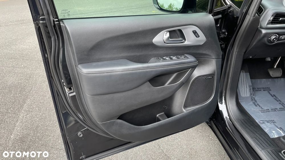 Chrysler Pacifica - 10