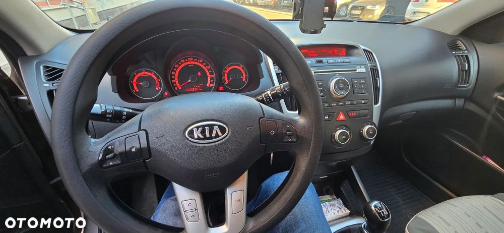 Kia Ceed 1.6 Crdi S Euro2012 - 11