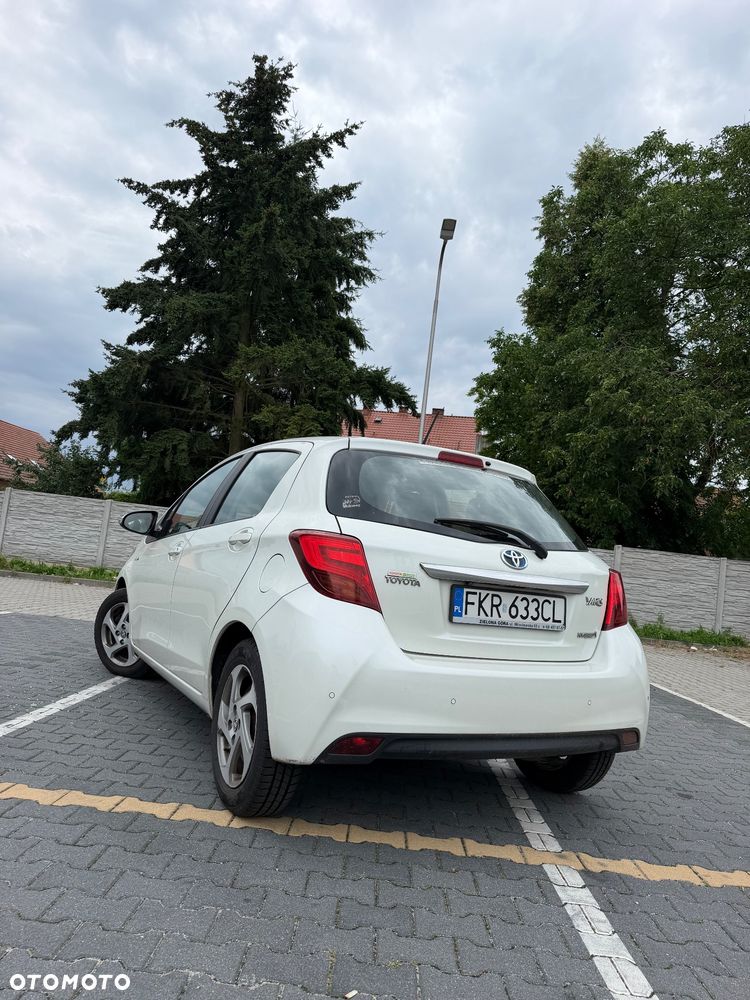 Toyota Yaris Hybrid 100 Premium - 6