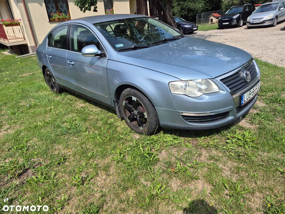 Volkswagen Passat 2.0 FSI Comfortline - 2