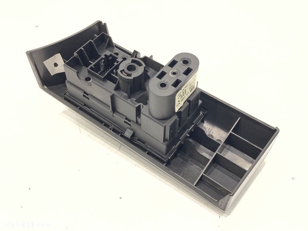 WŁĄCZNIK ŚWIATEŁ  OPEL ASTRA H Kombi (A04) 2004 - 2014 1.4 (L35) 66 kW [90 KM] benzyna 2004 - - 3