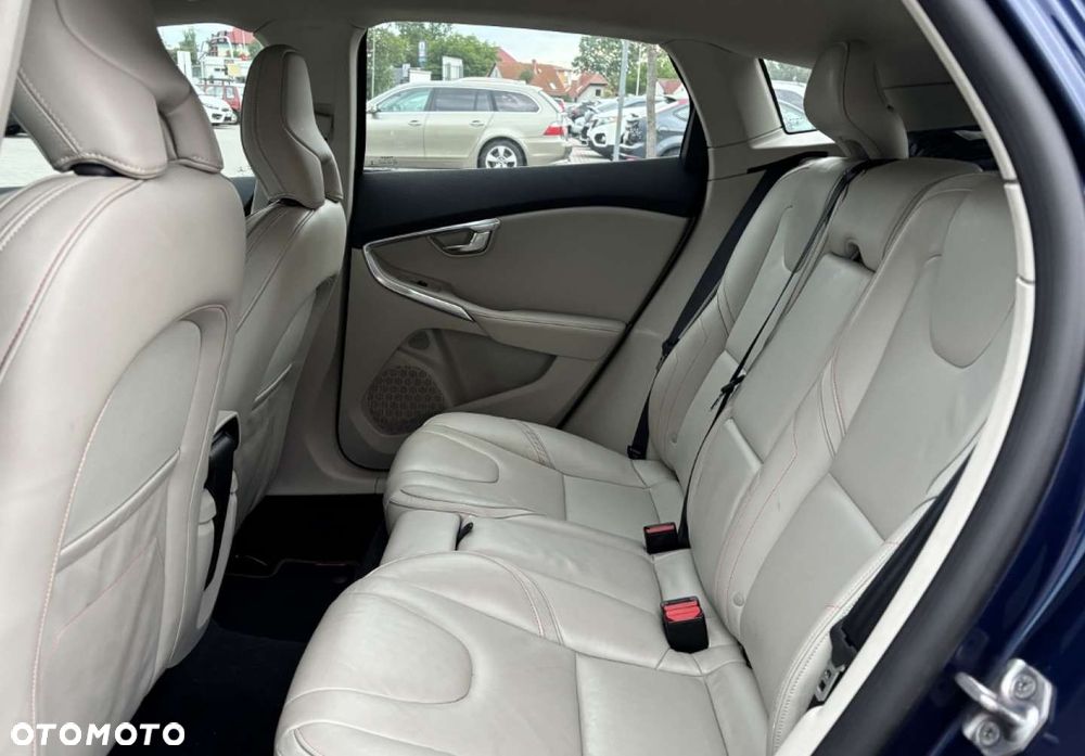 Volvo V40 Cross Country - 16
