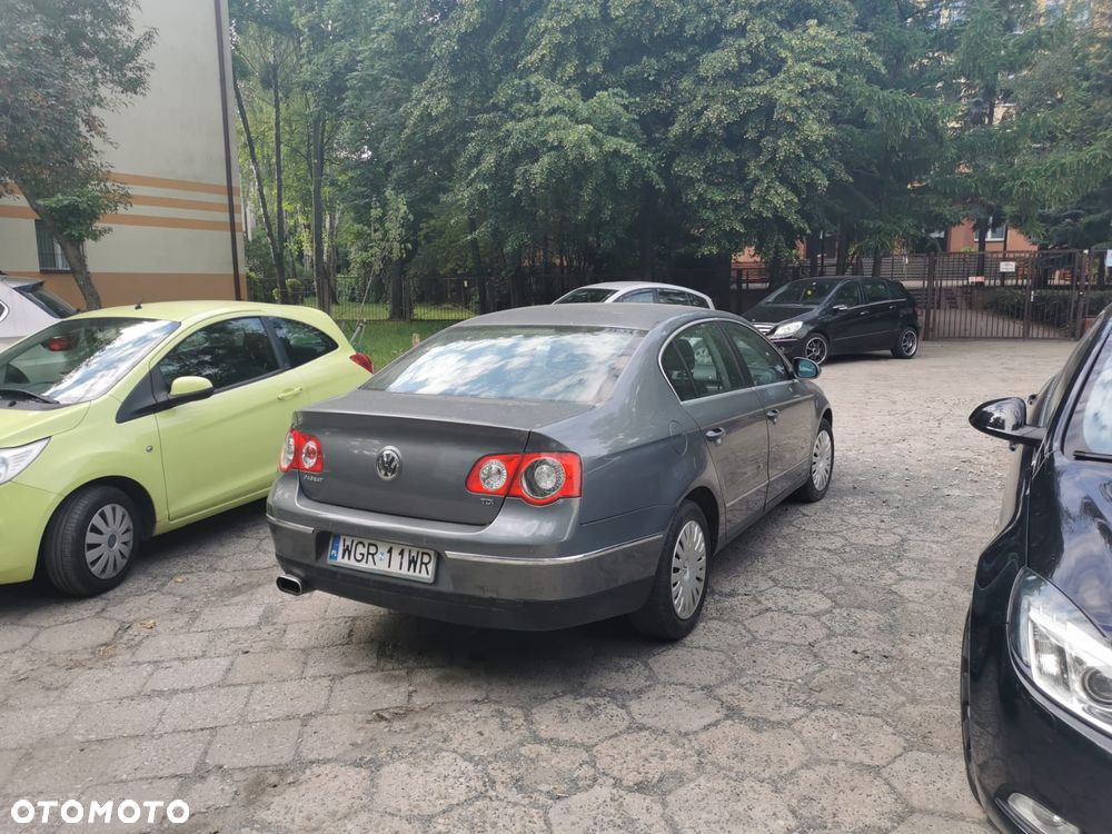 Volkswagen Passat 1.9 TDI Comfortline - 1