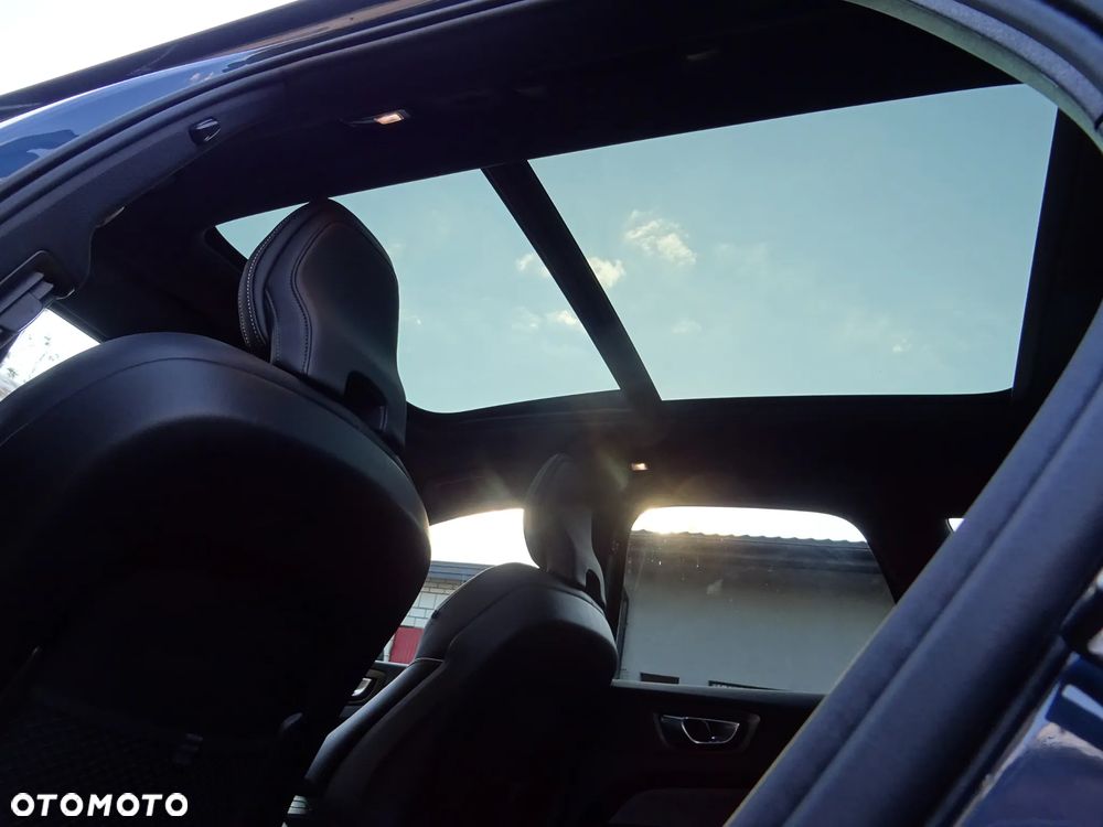 Volvo XC 60 B5 B AWD Plus Black Edition - 26