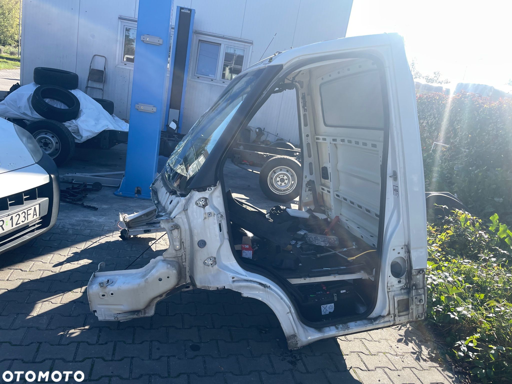 Ćwiartka lewa cięta IVECO DAILY 15-24 biała - 1