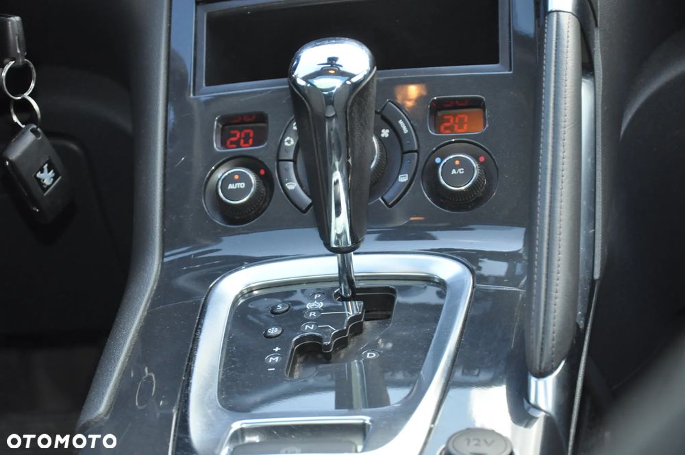 Peugeot 3008 HDi 160 Automatik Allure - 32