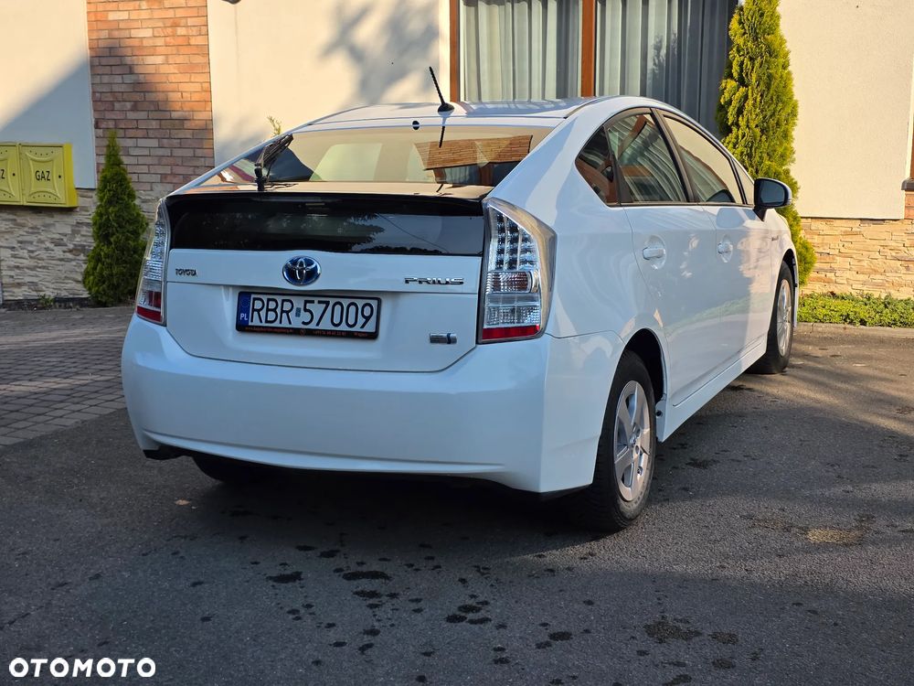 Toyota Prius (Hybrid) - 37