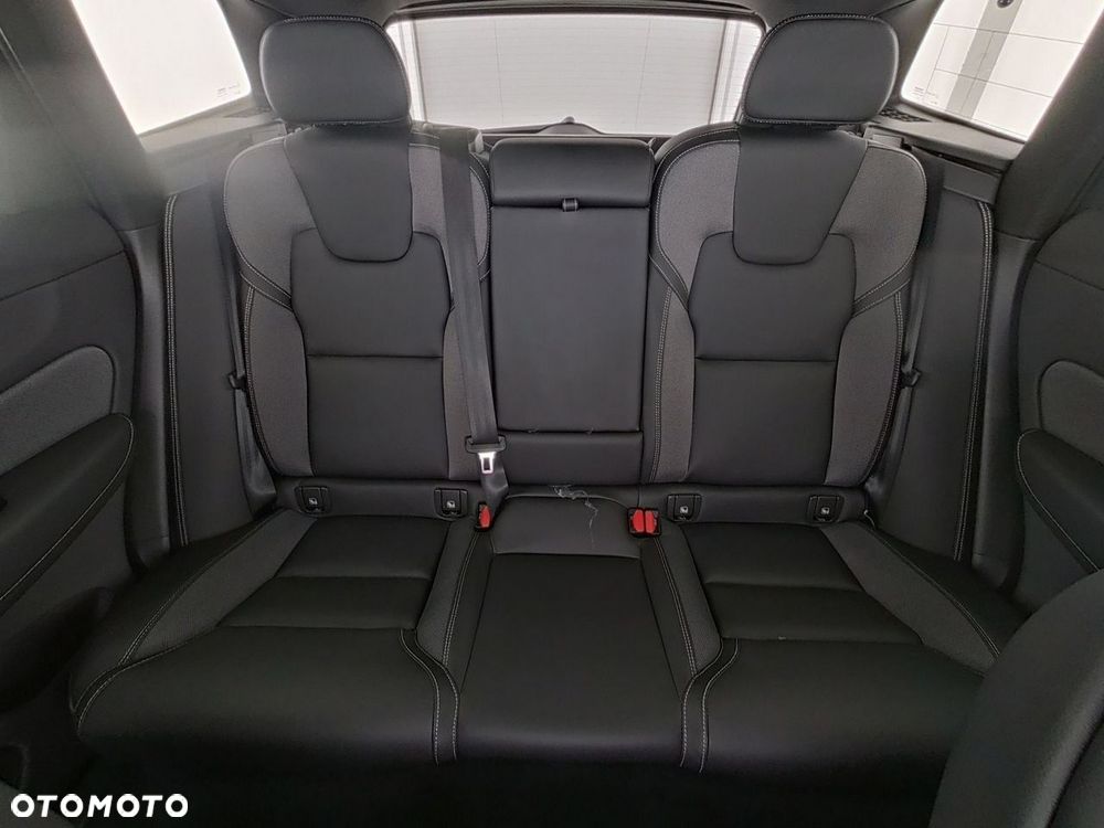 Volvo XC 60 T8 Plug-In Hybrid AWD Plus Black Edition - 13