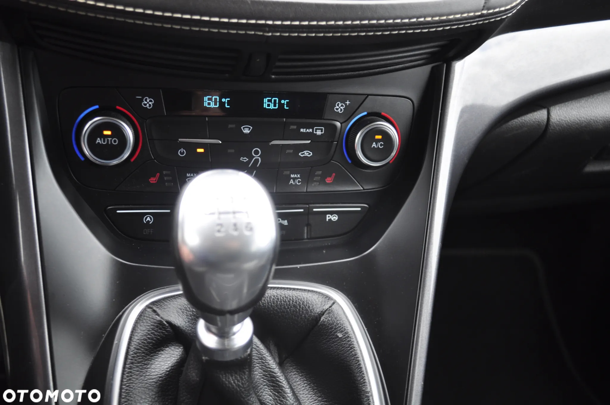 Ford Kuga 1.5 EcoBoost 2x4 Titanium - 17