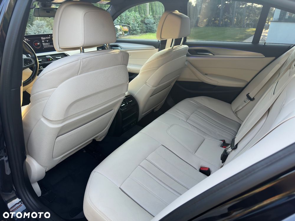 BMW Seria 5 520d xDrive - 13