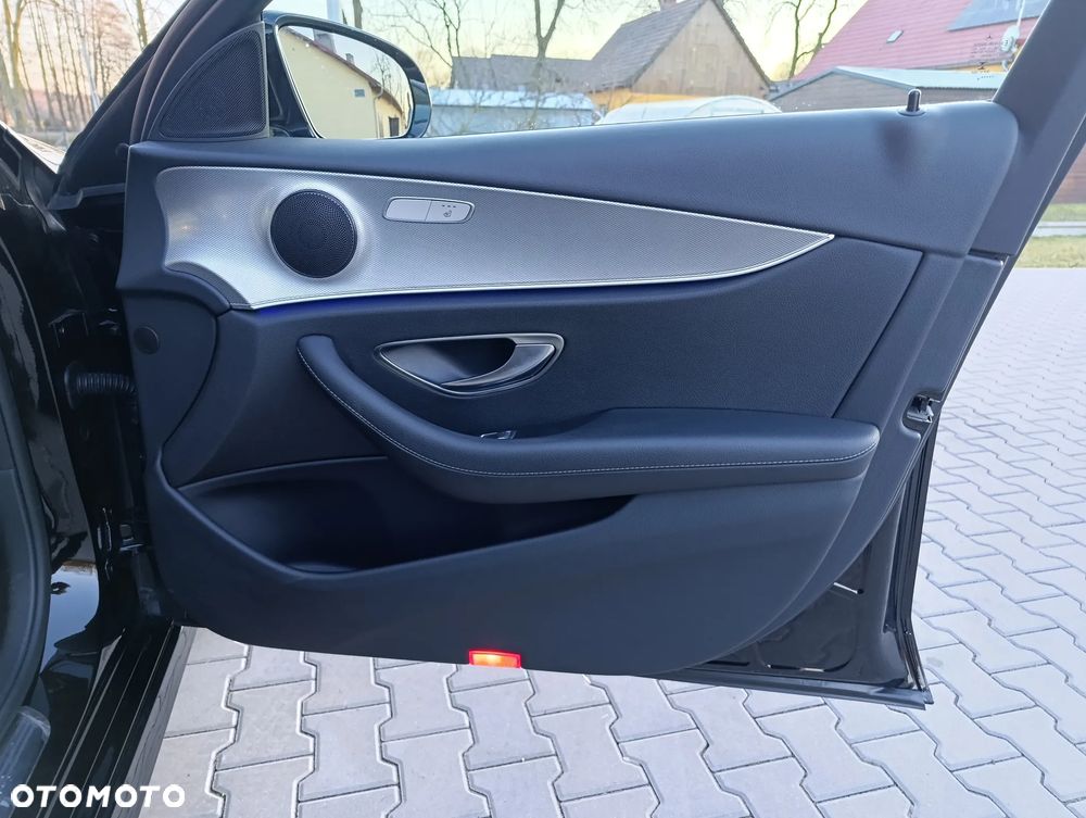 Mercedes-Benz Klasa E 200 9G-TRONIC AMG Line - 33