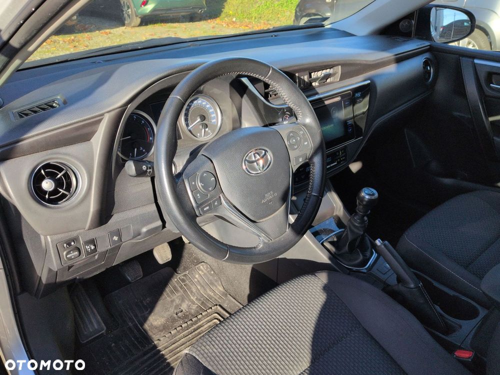 Toyota Corolla 1.6 Comfort - 9