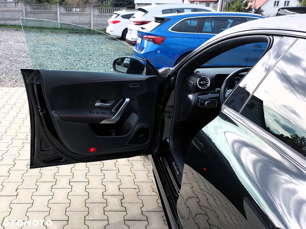 Mercedes-Benz CLA 200 Shooting Brake 7G-DCT AMG Line - 25