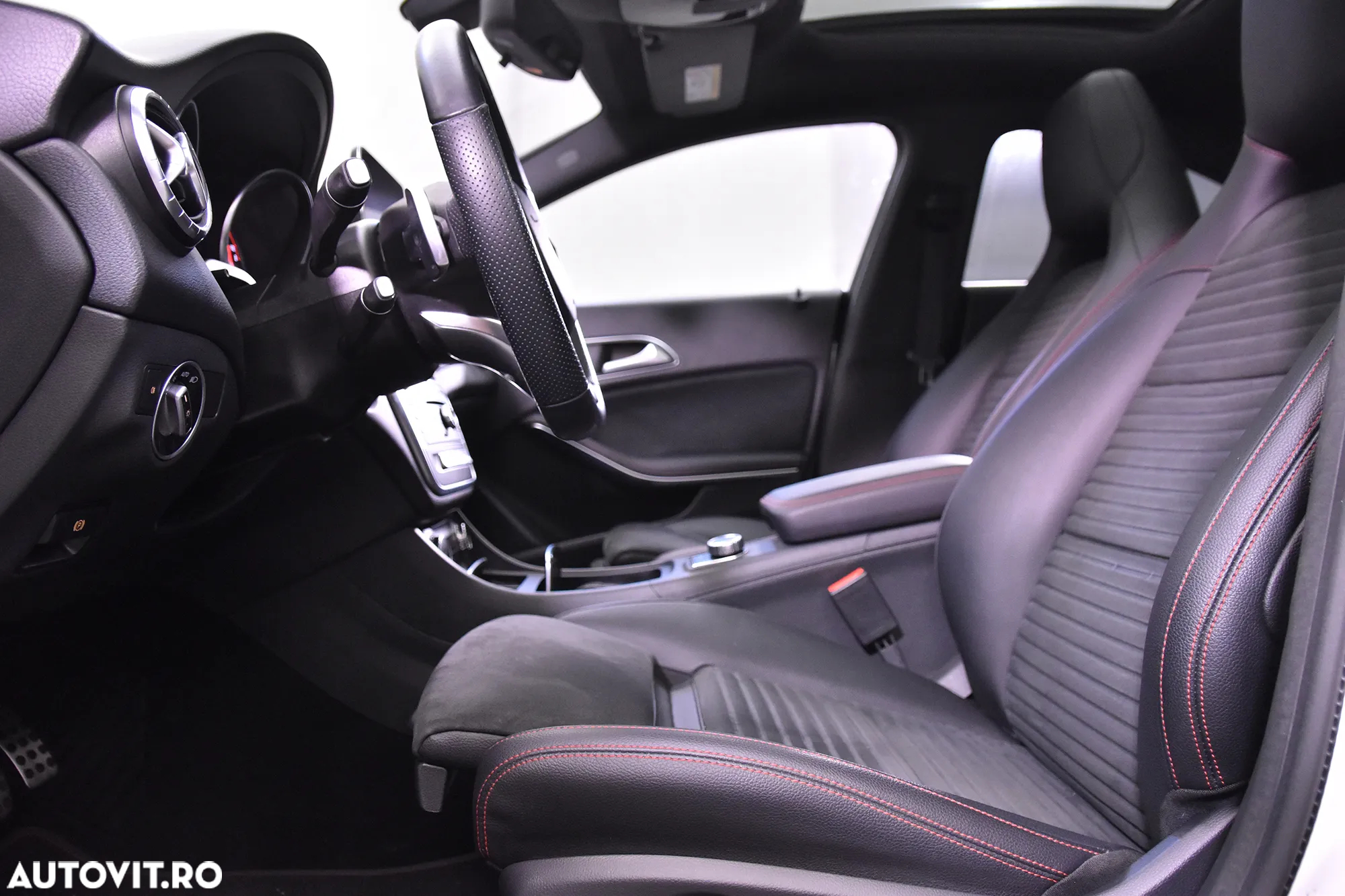 Mercedes-Benz CLA 180 7G-DCT AMG Line - 25