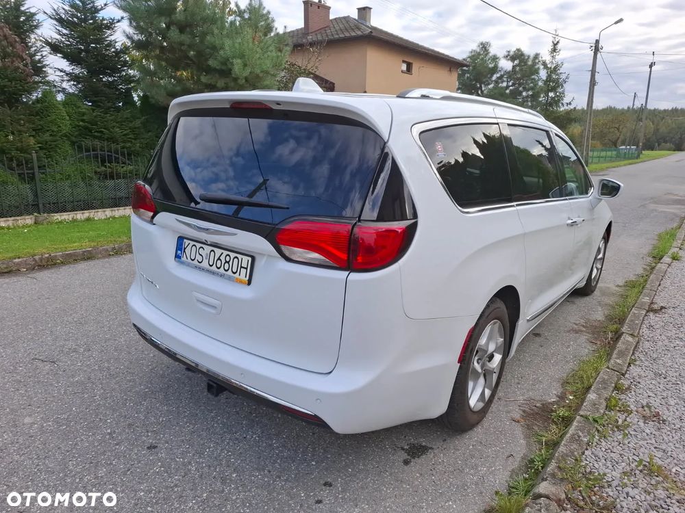 Chrysler Pacifica - 4
