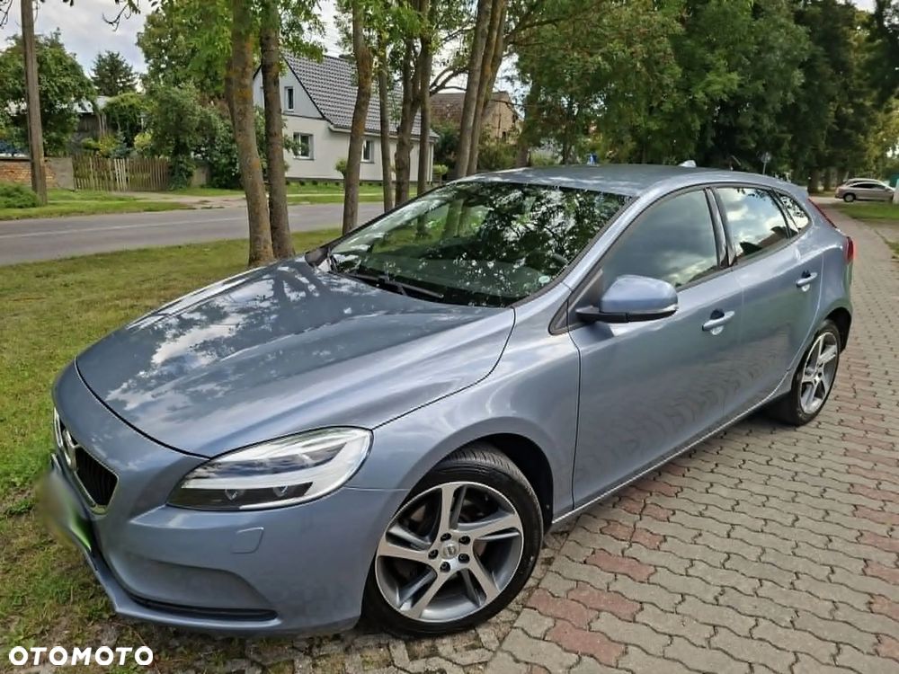 Volvo V40 T2 Momentum - 17