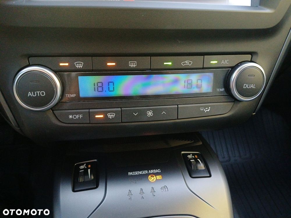Toyota Avensis 1.8 Premium EU5 - 16