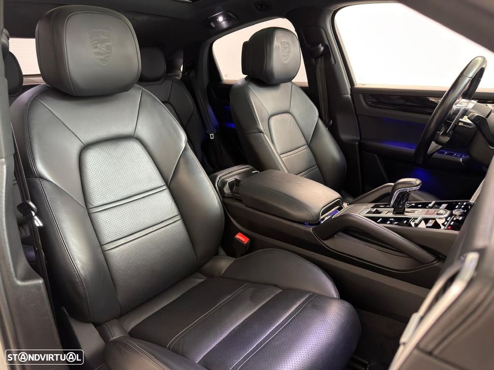 Porsche Cayenne Coupé E-Hybrid - 21