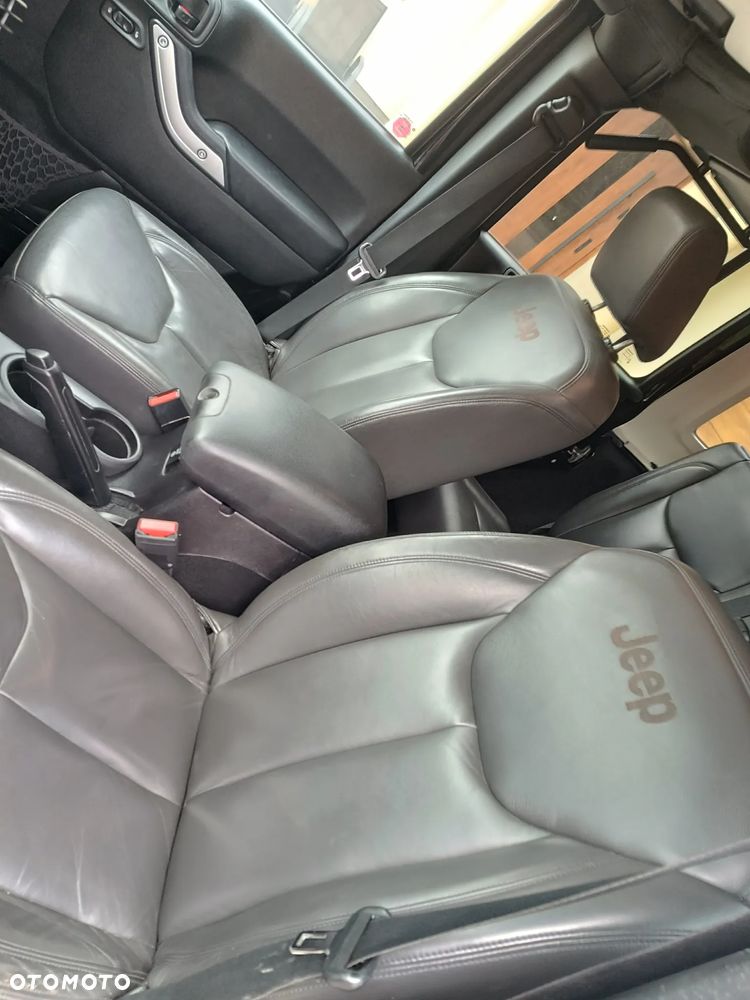 Jeep Wrangler 3.6 Unlim Sahara - 23