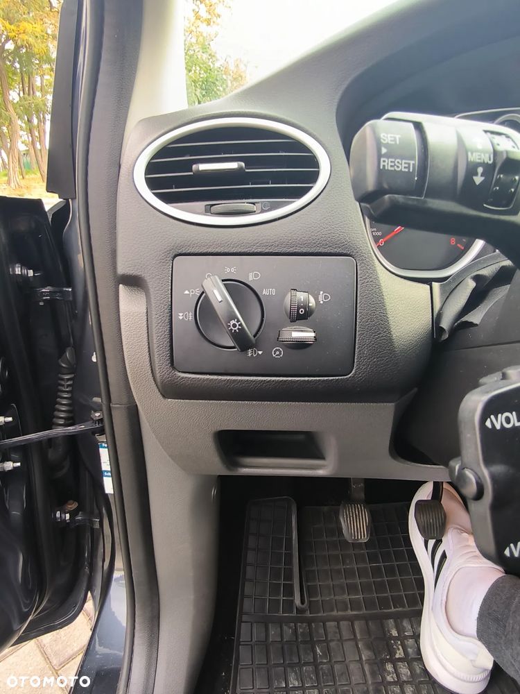 Ford Focus 1.8 FF Ghia - 9