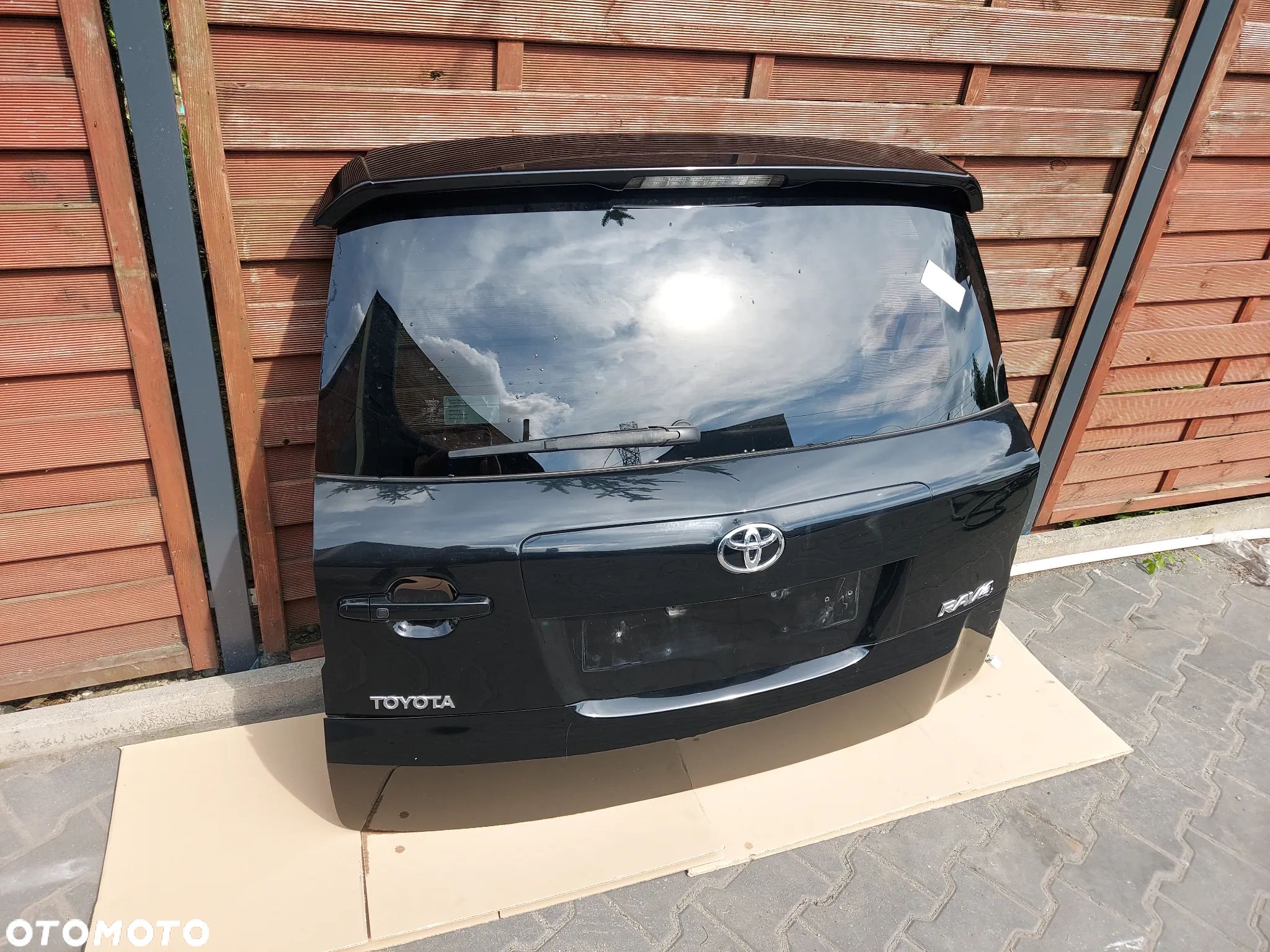 Toyota Rav4 III Klapa bagażnika 06-2012 bez rdzy - 1