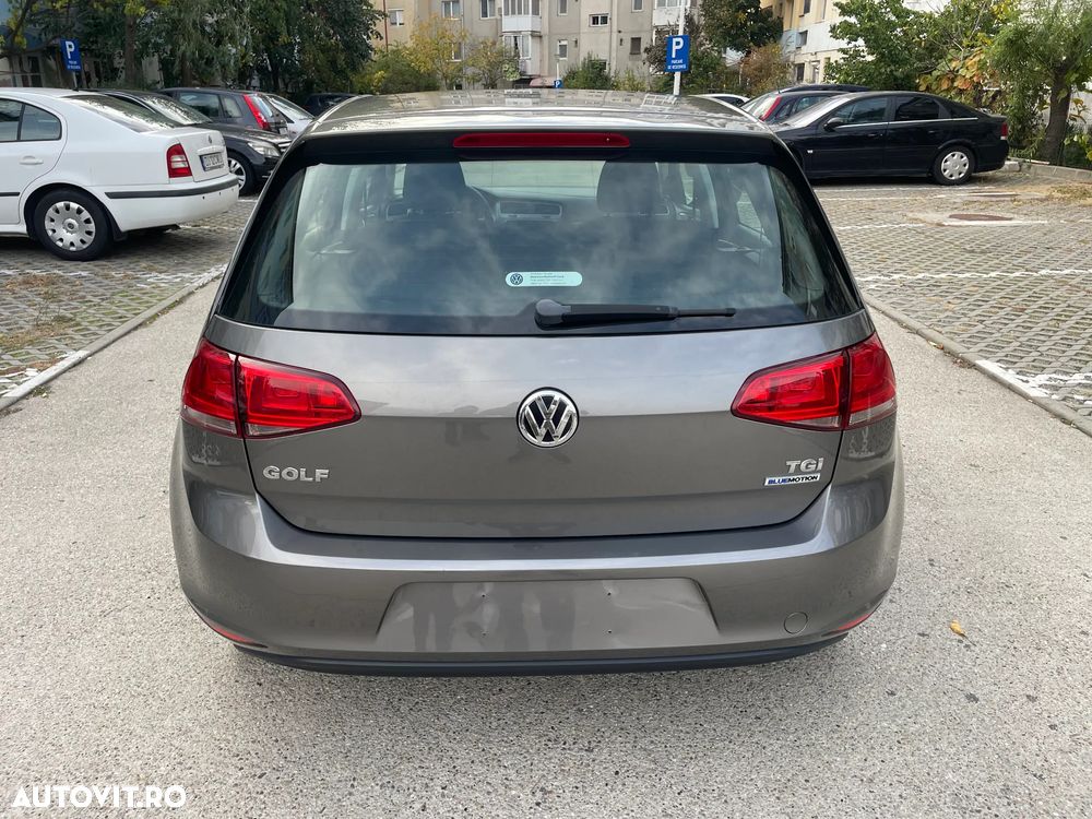 Volkswagen Golf - 10