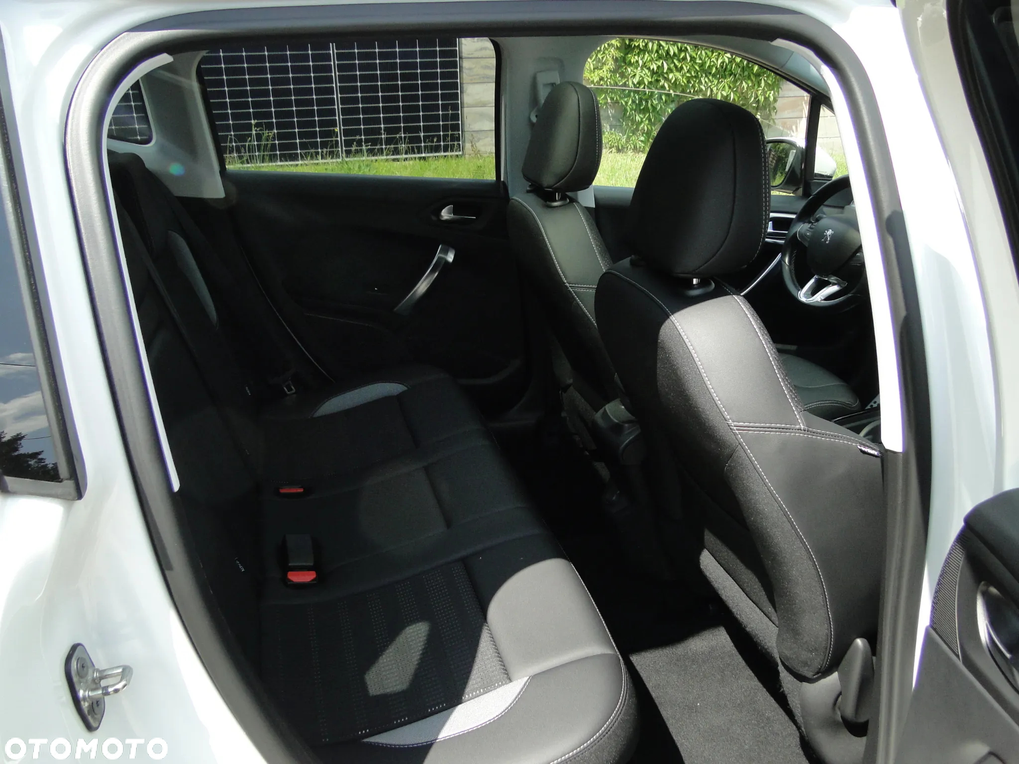 Peugeot 2008 PureTech 110 GPF EAT6 Black Edition - 25