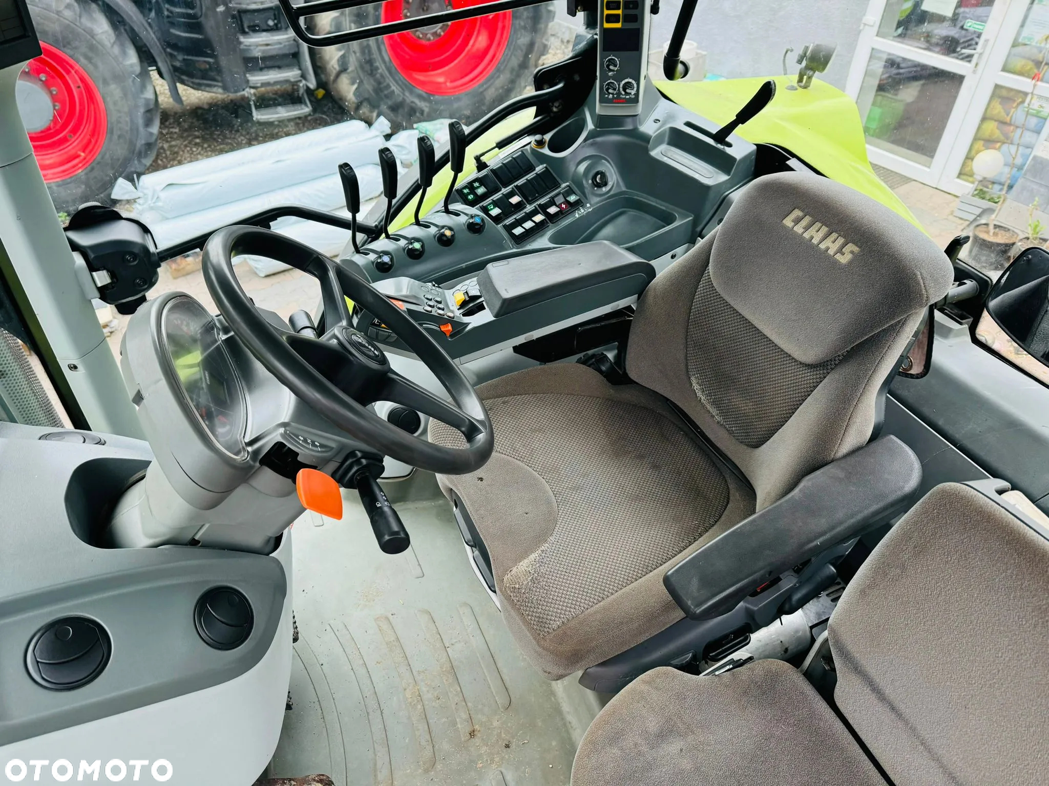 Claas Arion 650 - 8