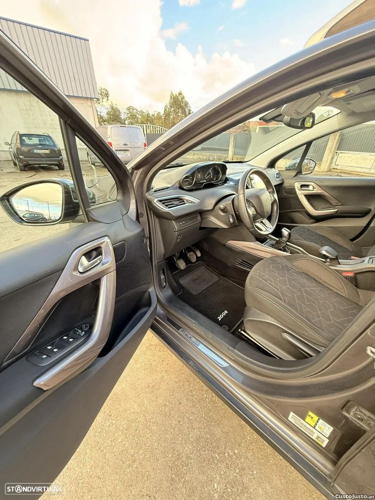 Peugeot 2008 1.2 PureTech Style - 7