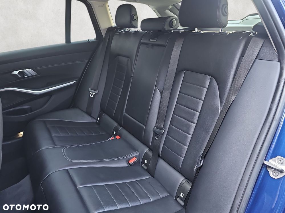 BMW Seria 3 320d Luxury Line - 23