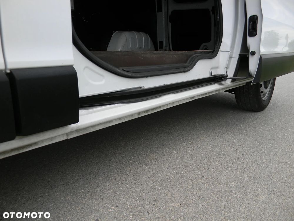 Opel Vivaro - 23